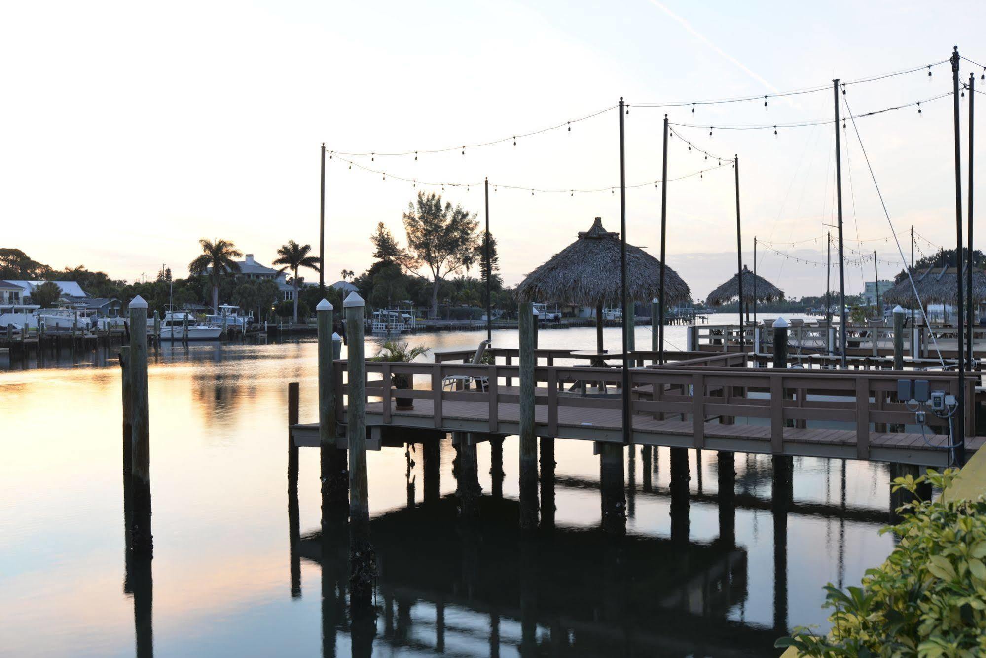 Bay Palms Waterfront Resort - Hotel And Marina เซนต์พีทบีช ภายนอก รูปภาพ